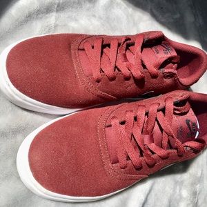 Burgundy Nike Solar Soft Tennis